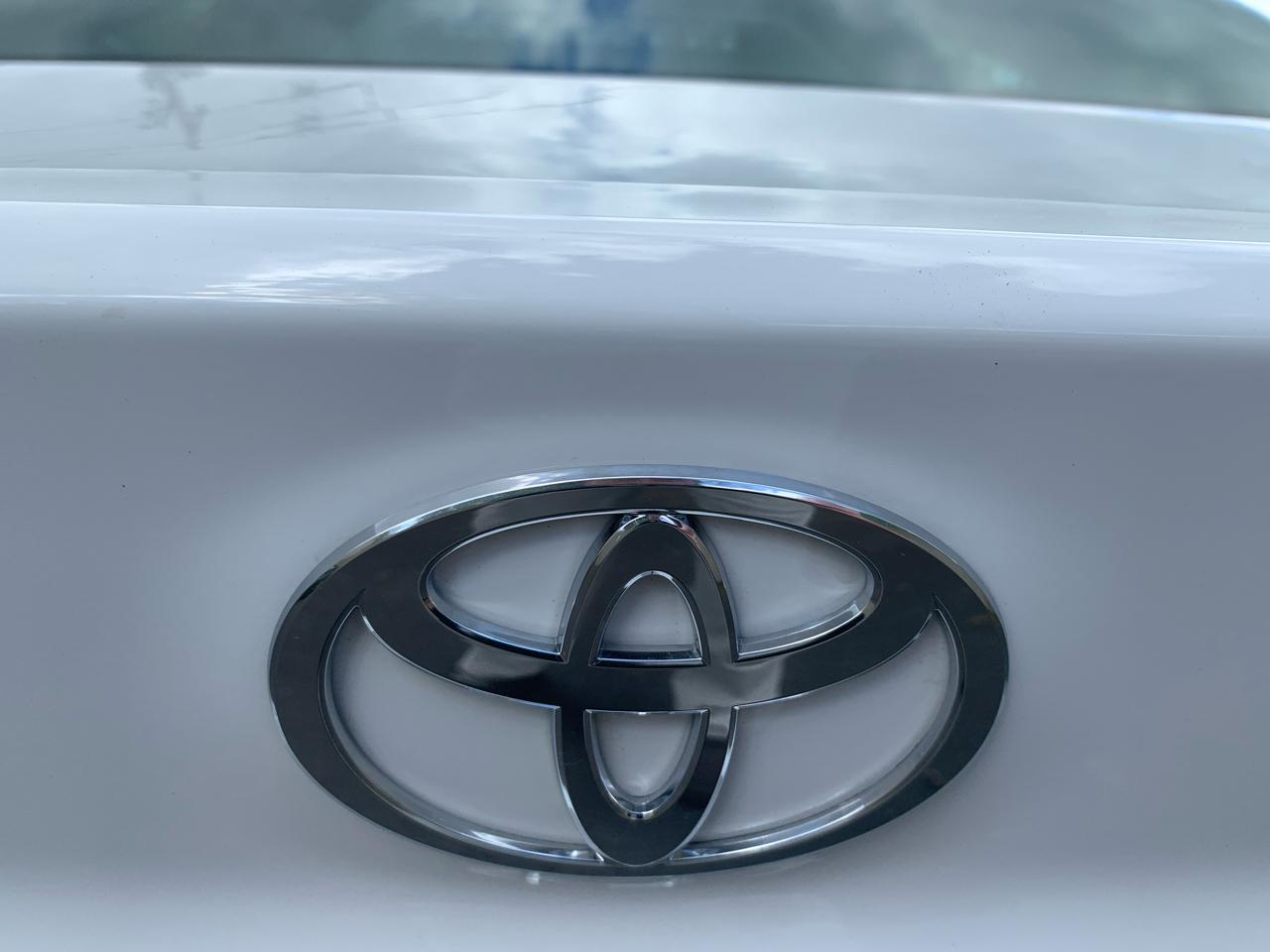 Toyota Camry Hybrid LE 2026