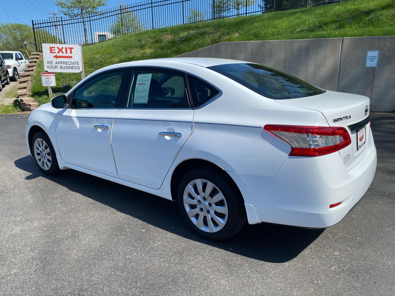 Nissan Sentra 4dr Sdn I4 CVT SV 2015