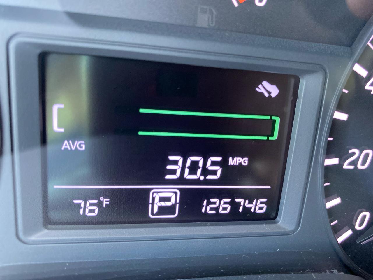Nissan Sentra 4dr Sdn I4 CVT SV 2015