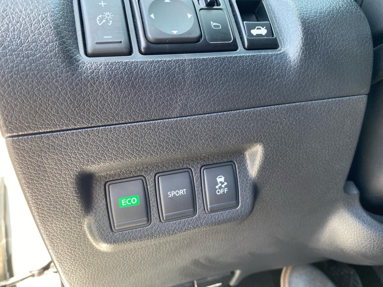 Nissan Sentra 4dr Sdn I4 CVT SV 2015
