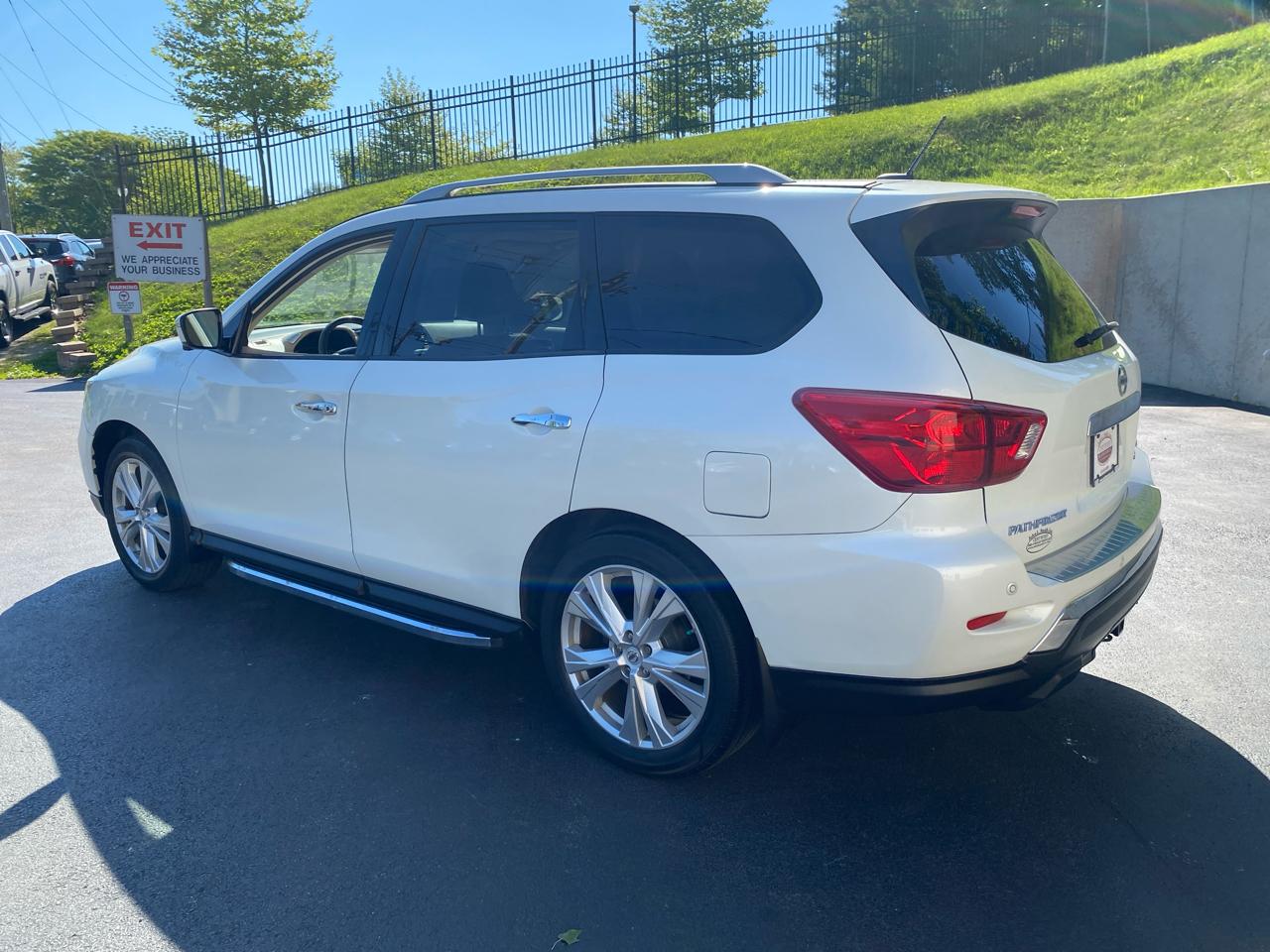 Nissan Pathfinder 4x4 SL 2018