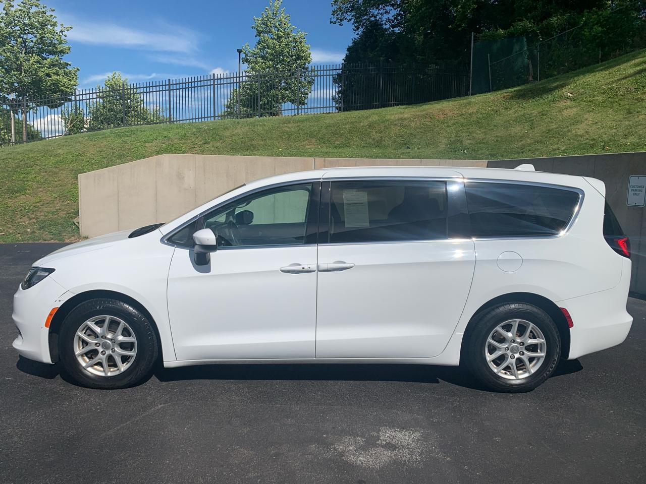 Chrysler Pacifica LX FWD 2017