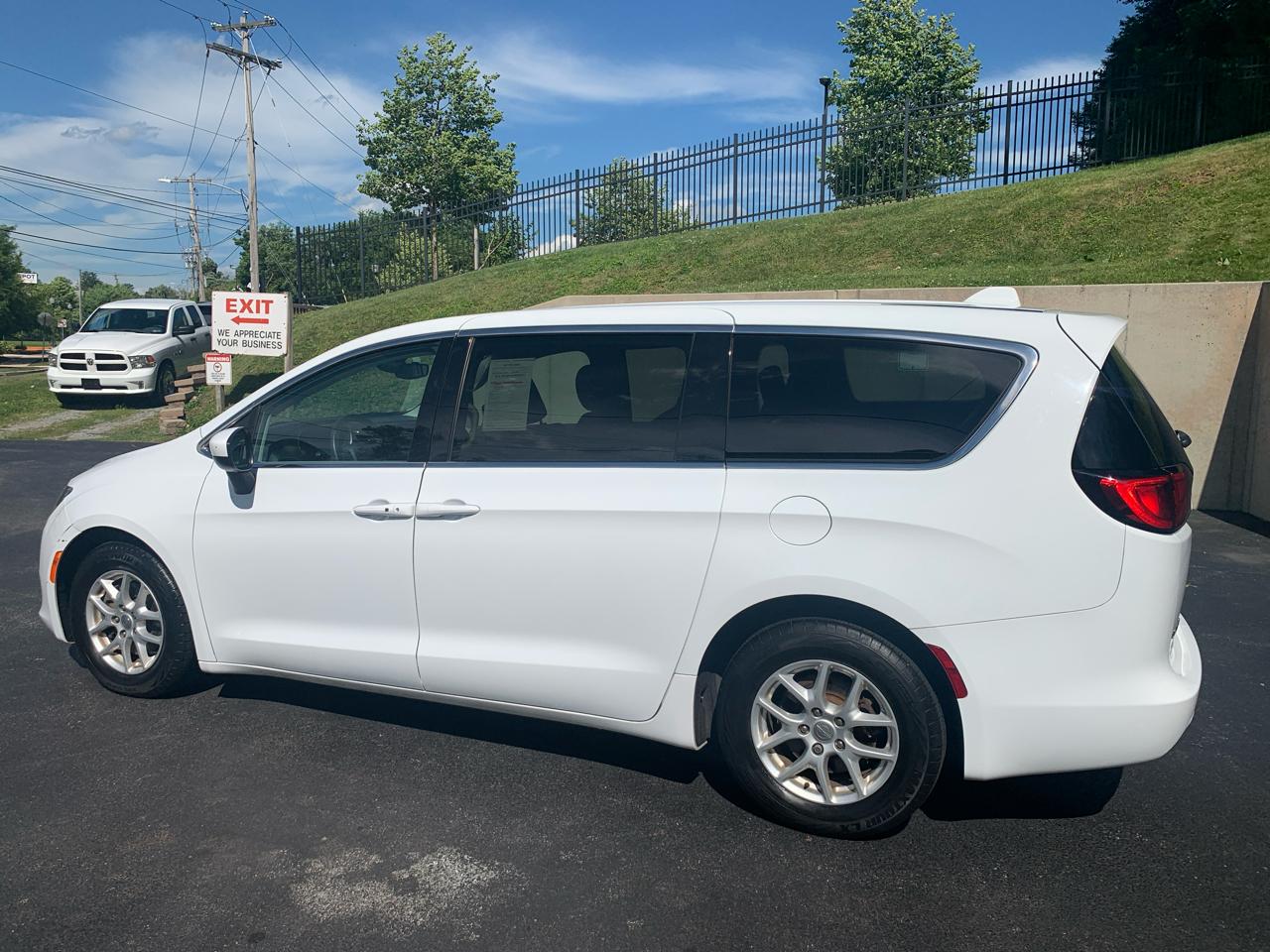 Chrysler Pacifica LX FWD 2017