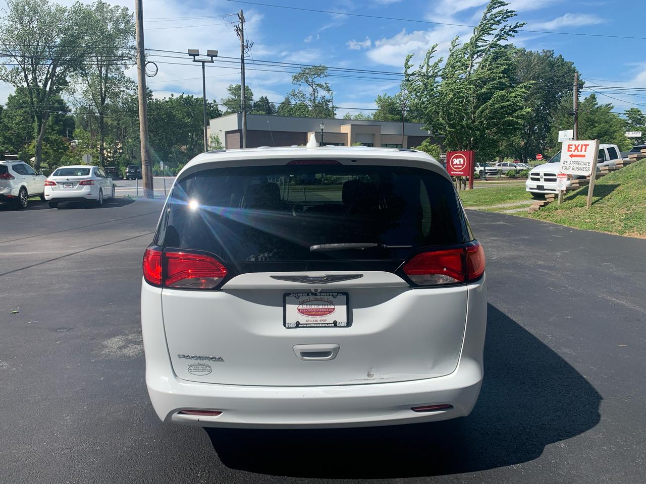 Chrysler Pacifica LX FWD 2017