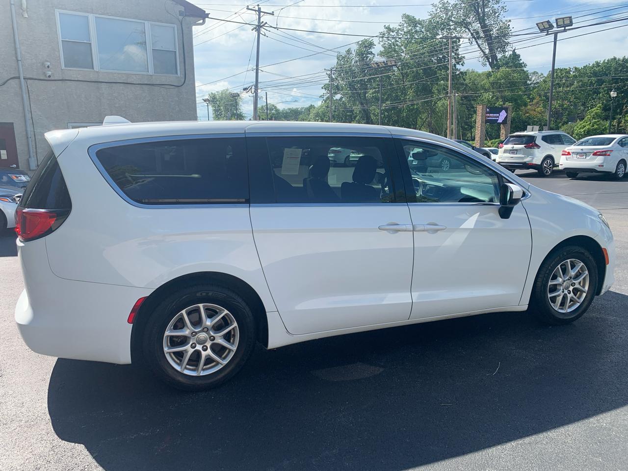 Chrysler Pacifica LX FWD 2017