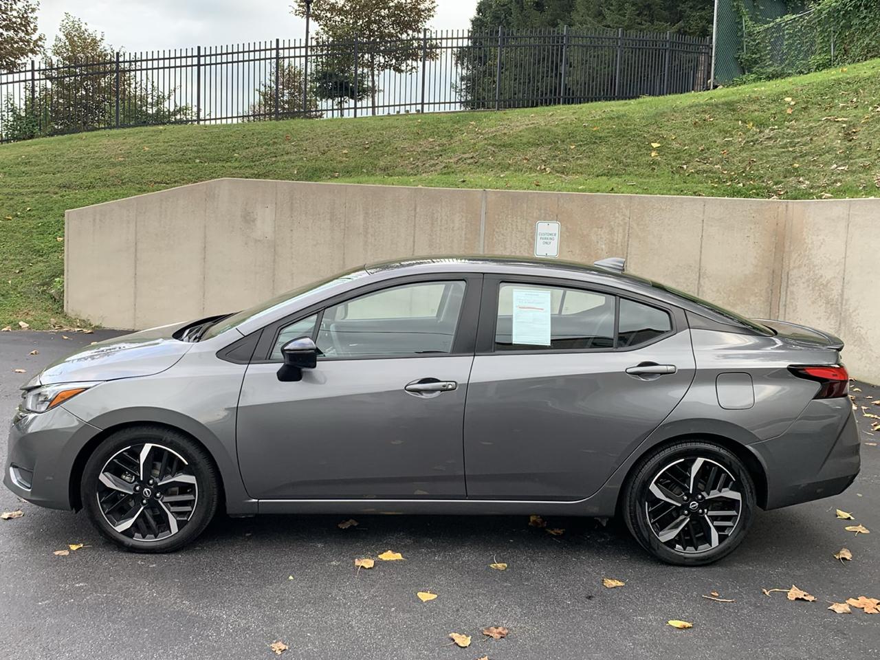 Nissan Versa SR CVT 2024
