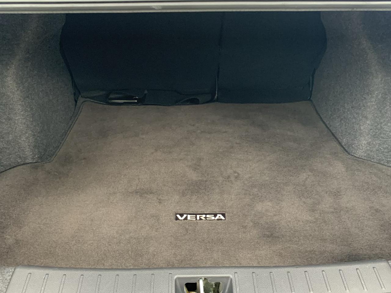 Nissan Versa SR CVT 2024