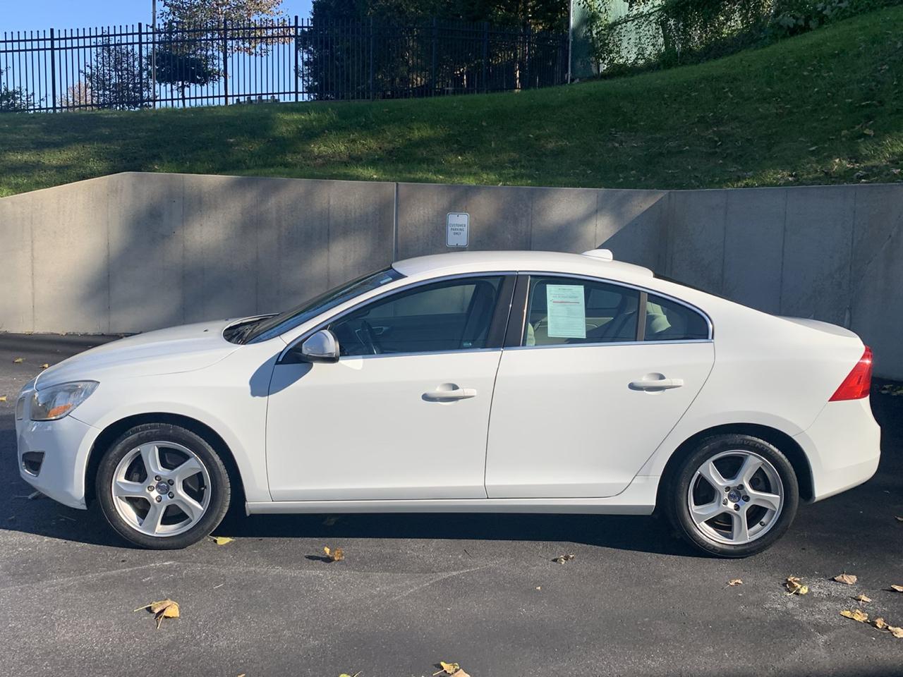 Volvo S60 FWD 4dr Sdn T5 2012