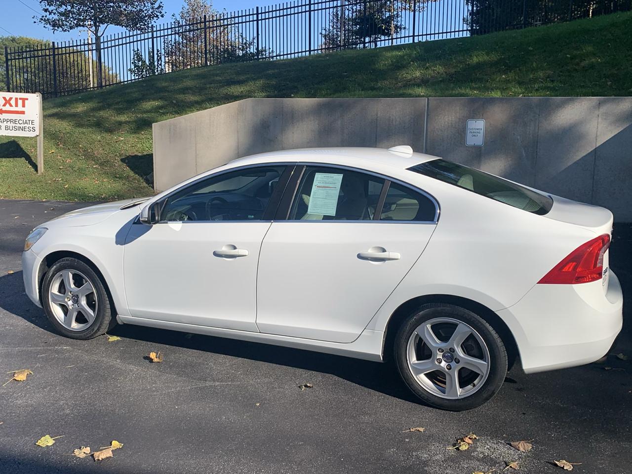 Volvo S60 FWD 4dr Sdn T5 2012