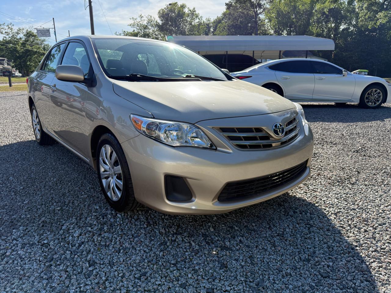 Toyota Corolla 4dr Sdn LE Auto 2013