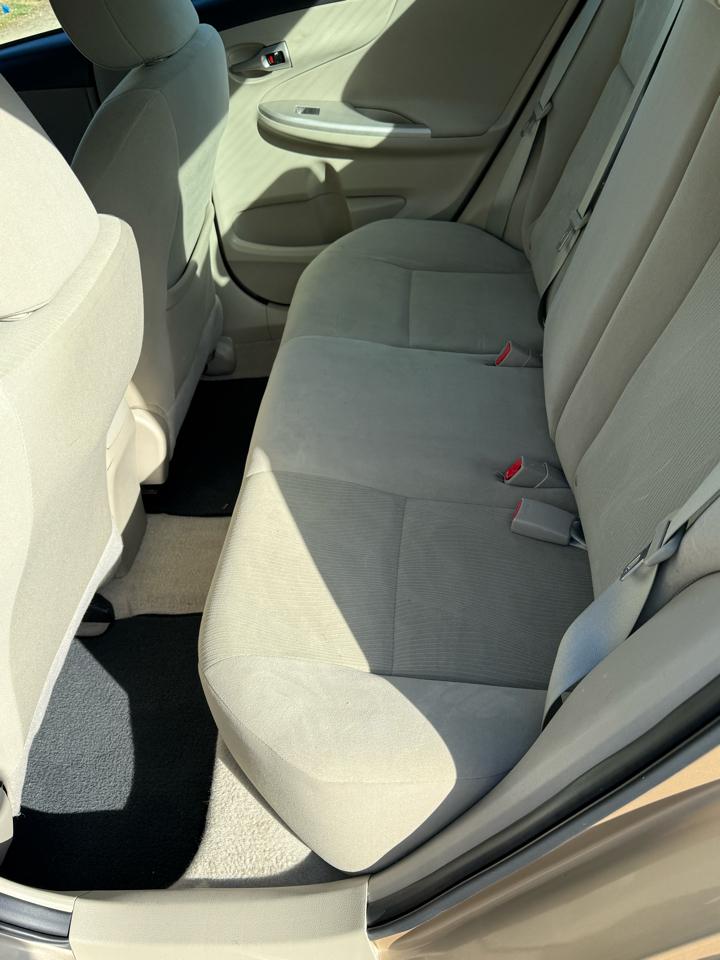 Toyota Corolla 4dr Sdn LE Auto 2013