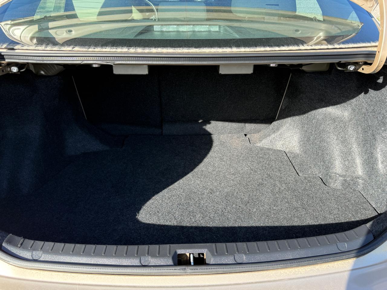 Toyota Corolla 4dr Sdn LE Auto 2013