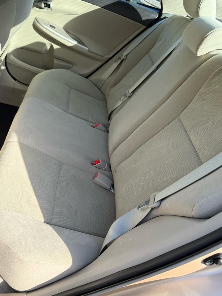 Toyota Corolla 4dr Sdn LE Auto 2013