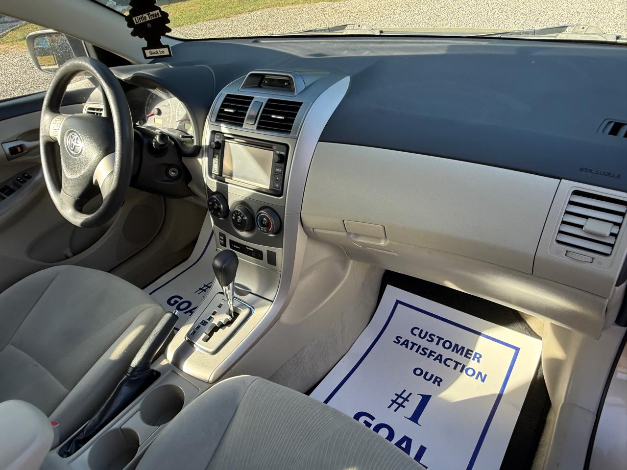 Toyota Corolla 4dr Sdn LE Auto 2013