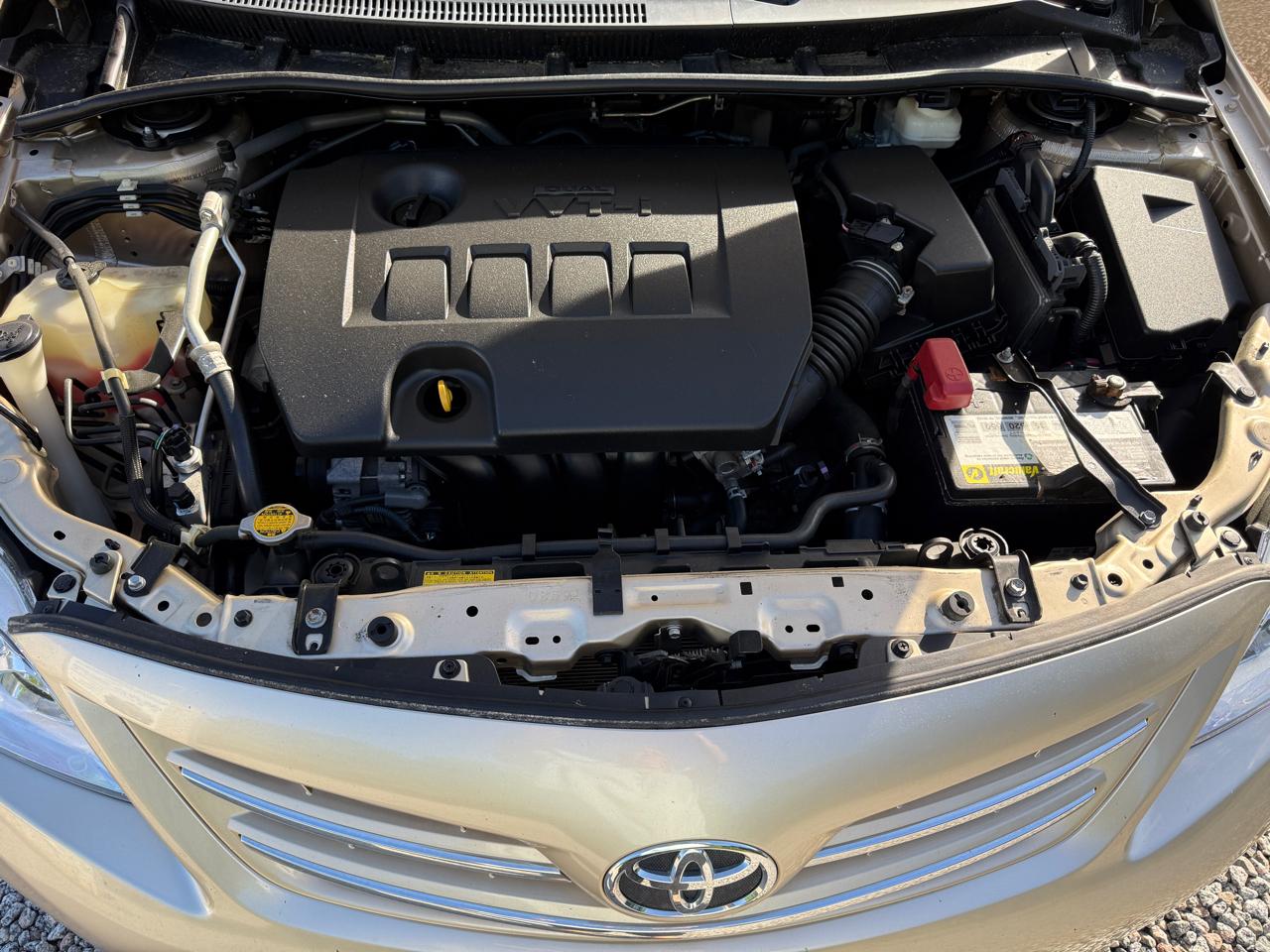 Toyota Corolla 4dr Sdn LE Auto 2013