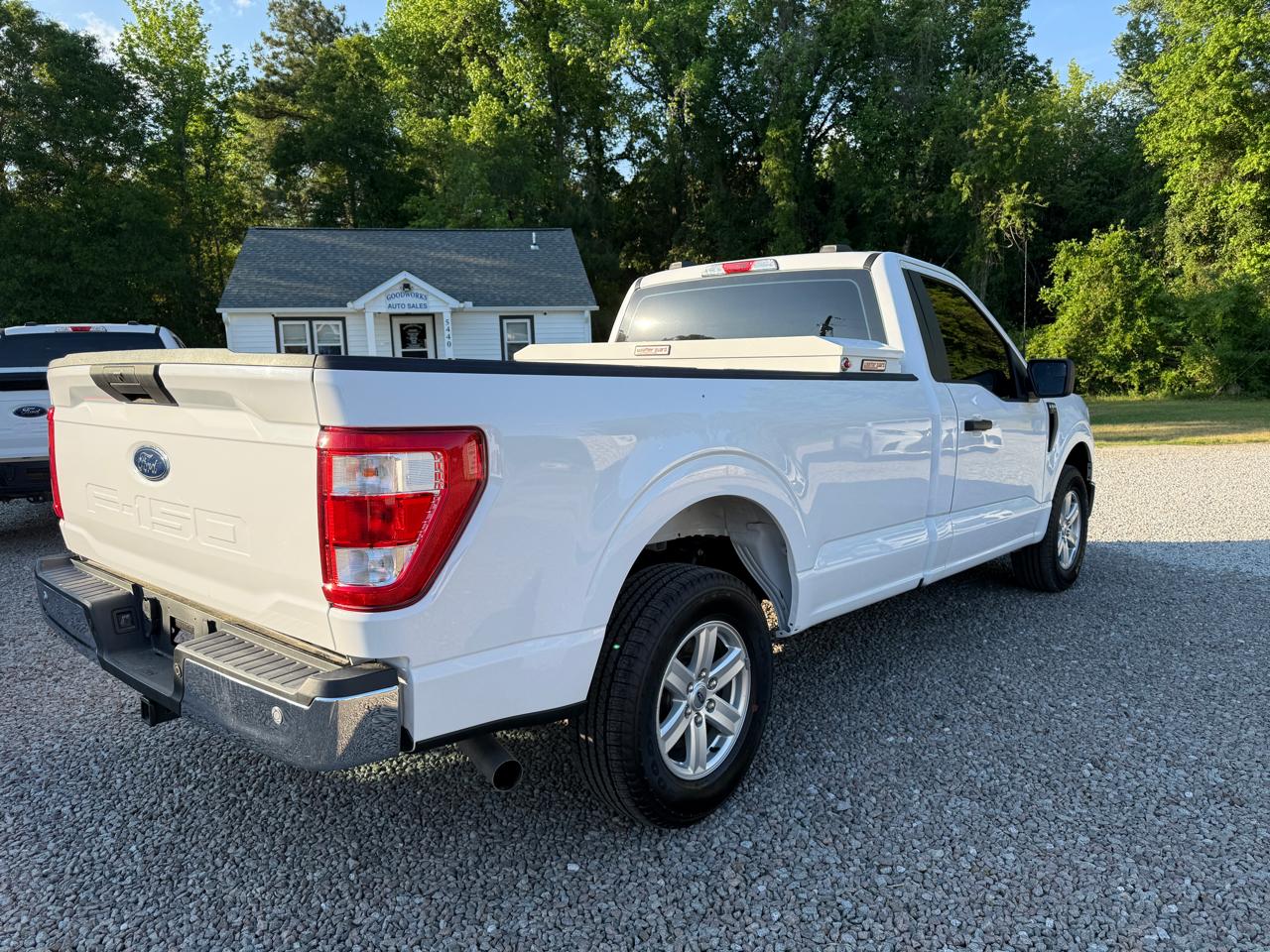 Ford F-150 2WD Reg Cab 122.5" XL 2021