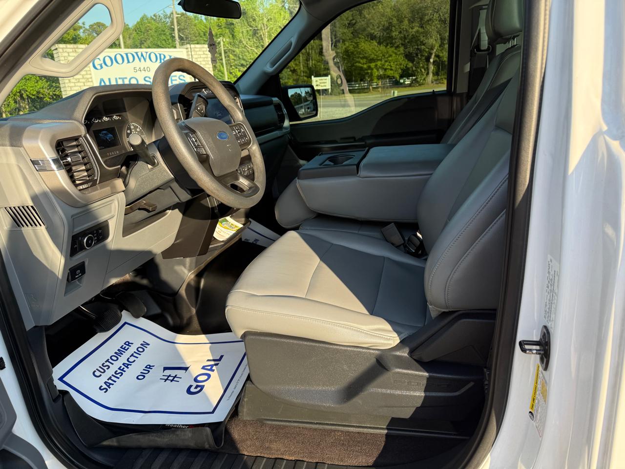 Ford F-150 2WD Reg Cab 122.5" XL 2021