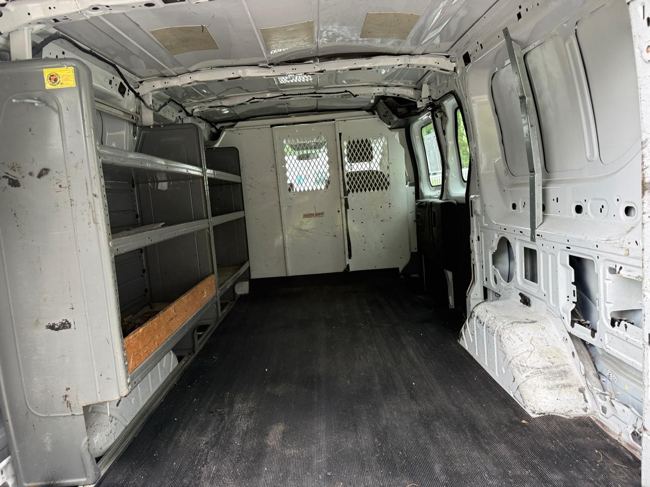 Ford Transit 150 Van Low Roof w/Sliding Pass. 148-in. WB 2015