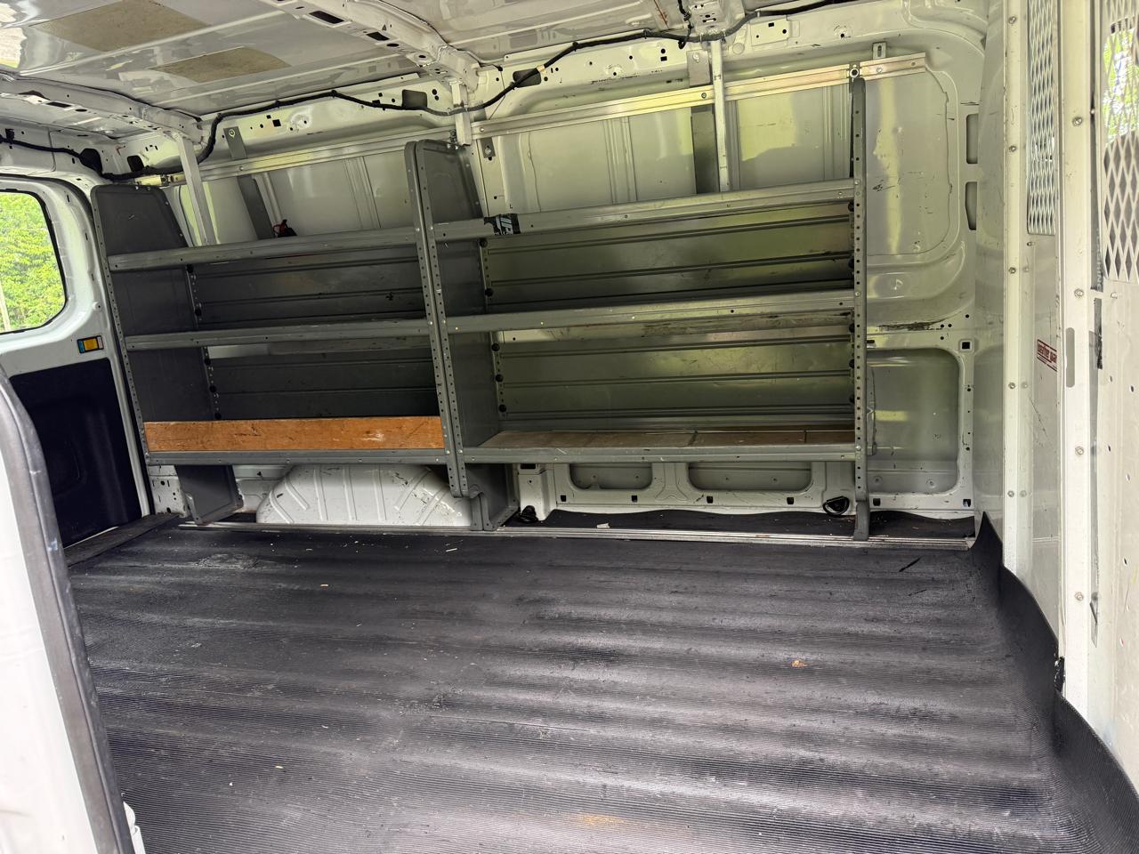 Ford Transit 150 Van Low Roof w/Sliding Pass. 148-in. WB 2015