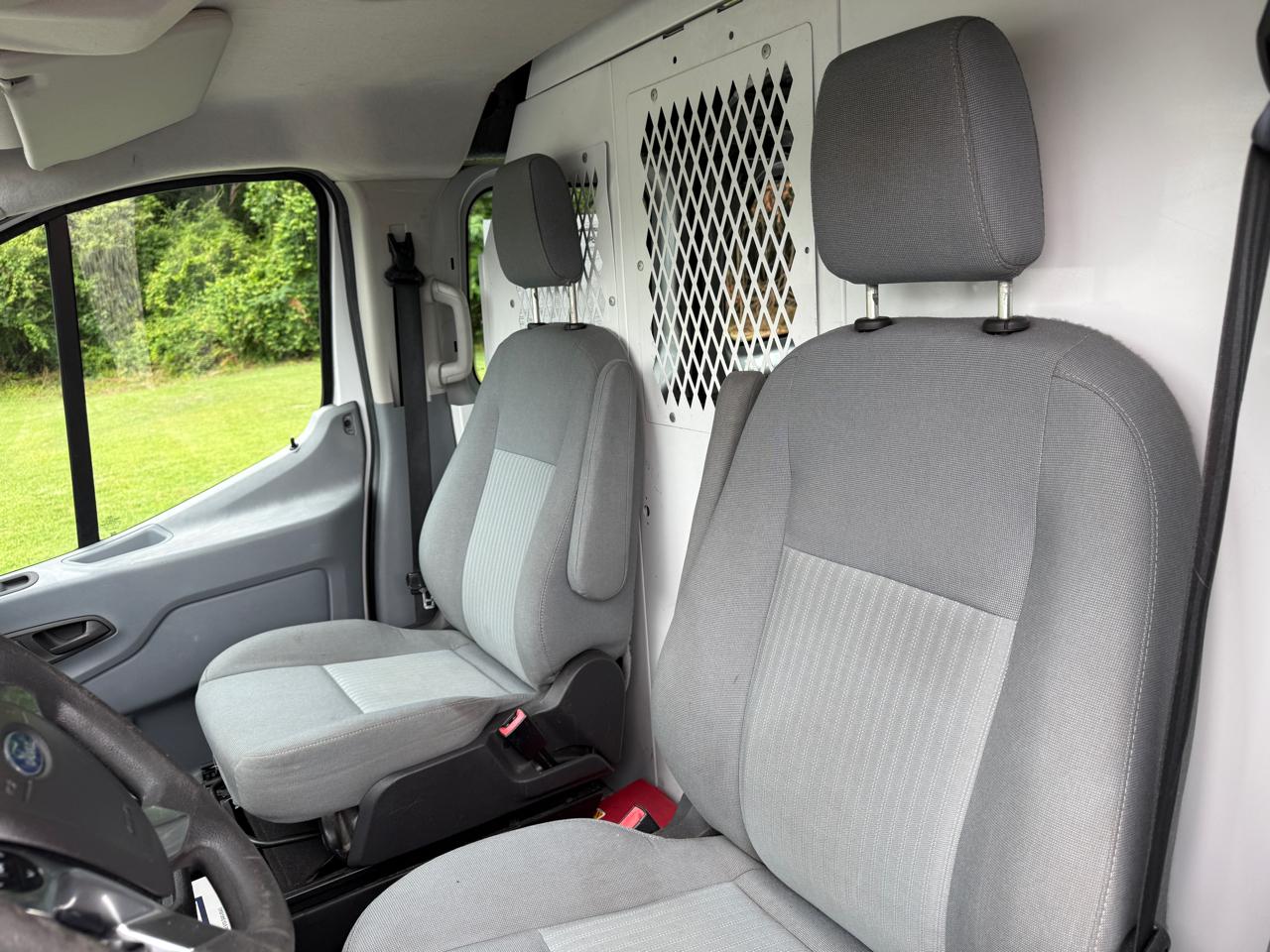 Ford Transit 150 Van Low Roof w/Sliding Pass. 148-in. WB 2015