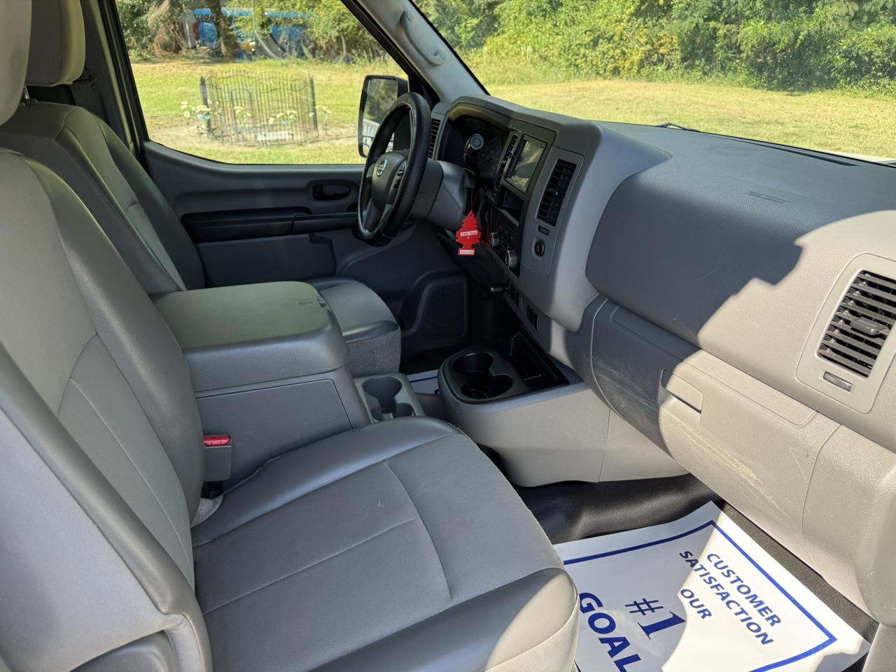 Nissan NV 2500 HD  2017