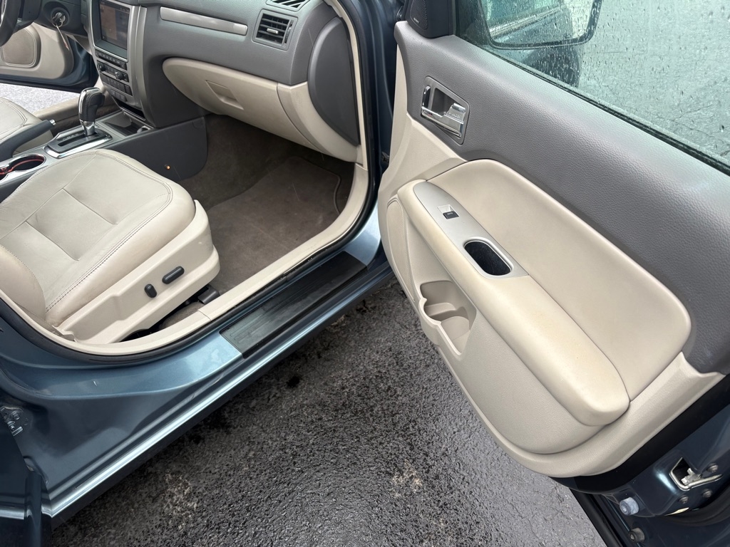 Ford Fusion Hybrid Sedan 2011