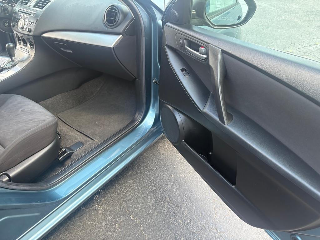 2011 Mazda MAZDA3 i Touring - Photo 18