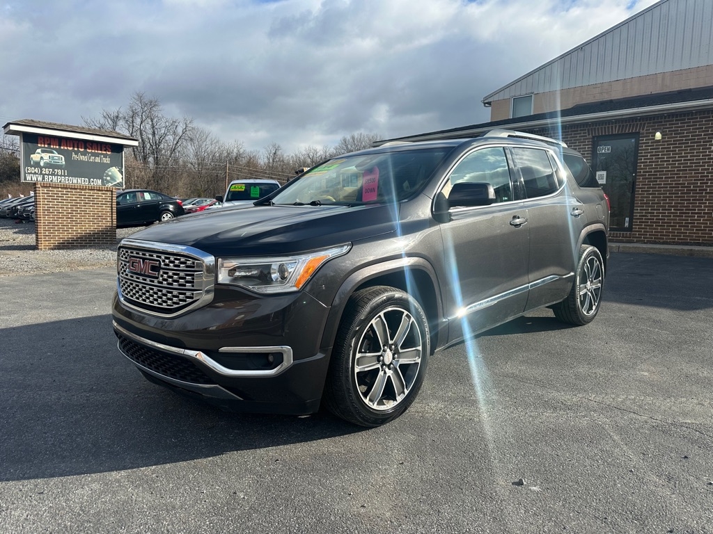 2017 GMC Acadia Denali's photo