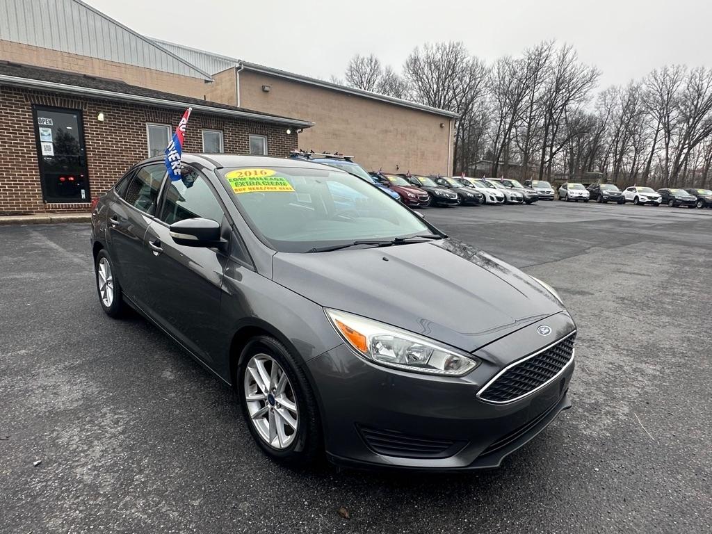 Ford Focus SE Sedan 2016