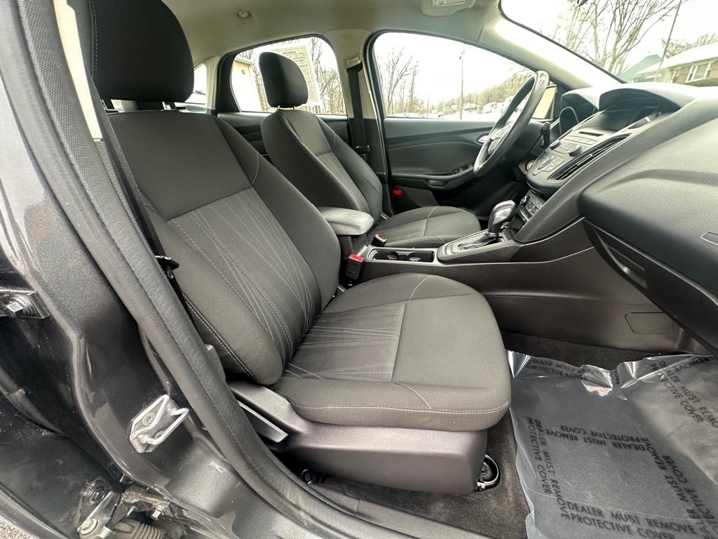 Ford Focus SE Sedan 2016