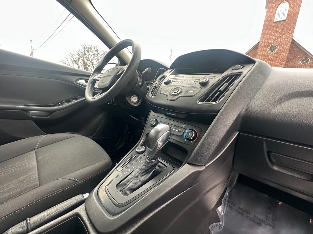 Ford Focus SE Sedan 2016