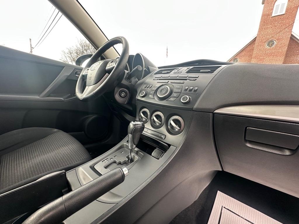 Mazda MAZDA3 i Touring 4-door 2012