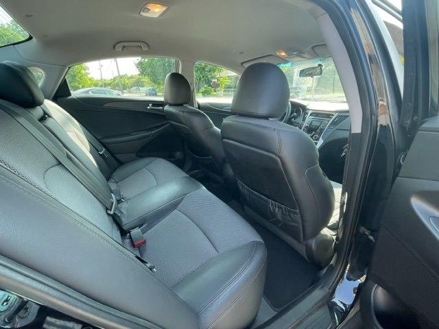 Hyundai Sonata SE Auto 2011