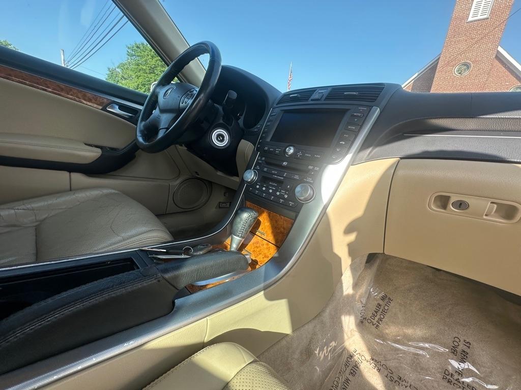Acura TL 5-Speed AT with Navigation 2006