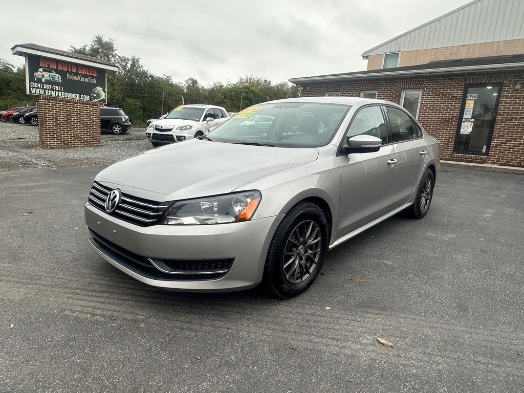 Volkswagen Passat 2.5L S W/Appearance 2014
