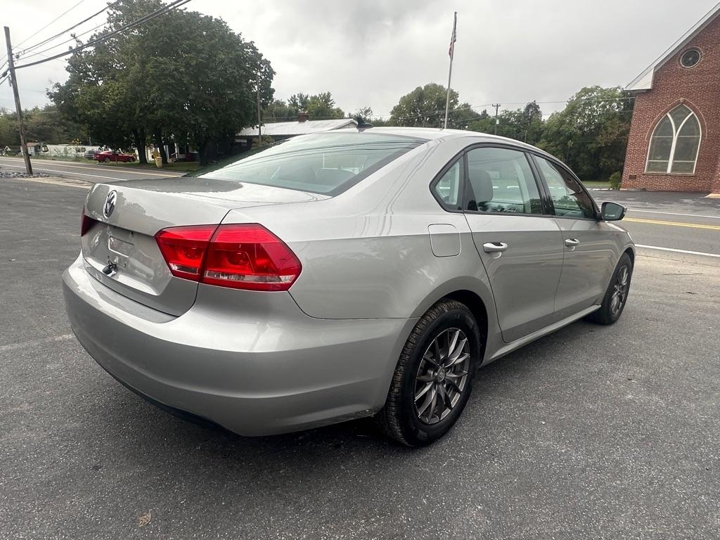 Volkswagen Passat 2.5L S W/Appearance 2014
