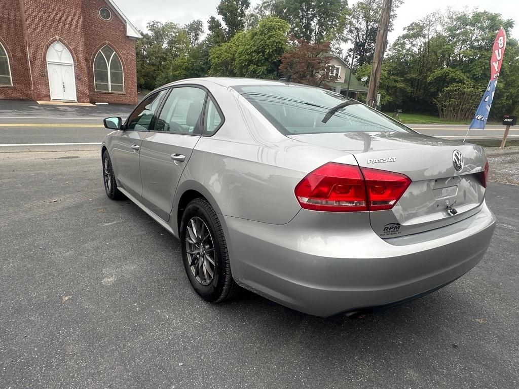 Volkswagen Passat 2.5L S W/Appearance 2014