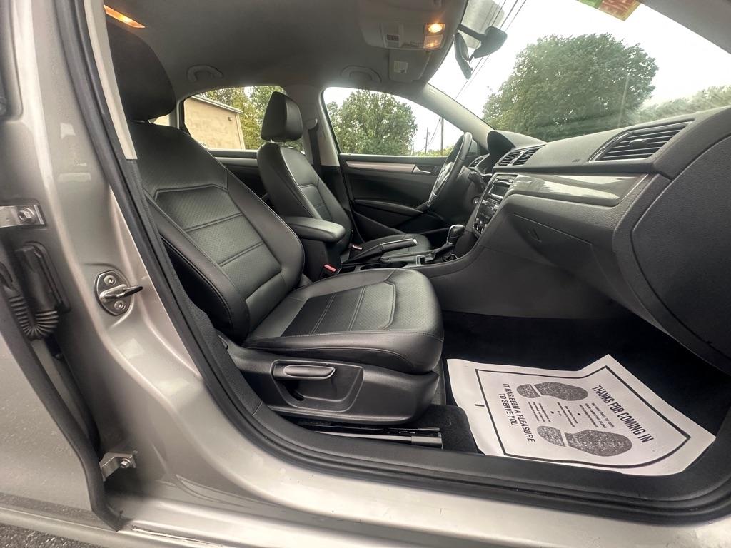 Volkswagen Passat 2.5L S W/Appearance 2014
