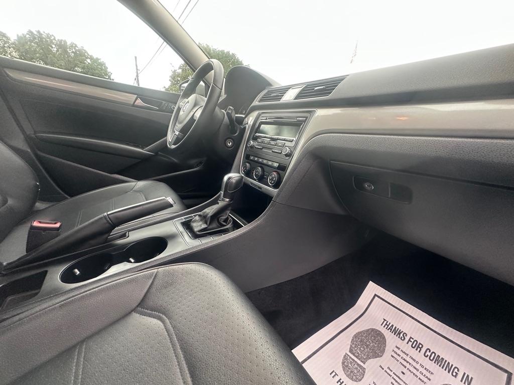 Volkswagen Passat 2.5L S W/Appearance 2014