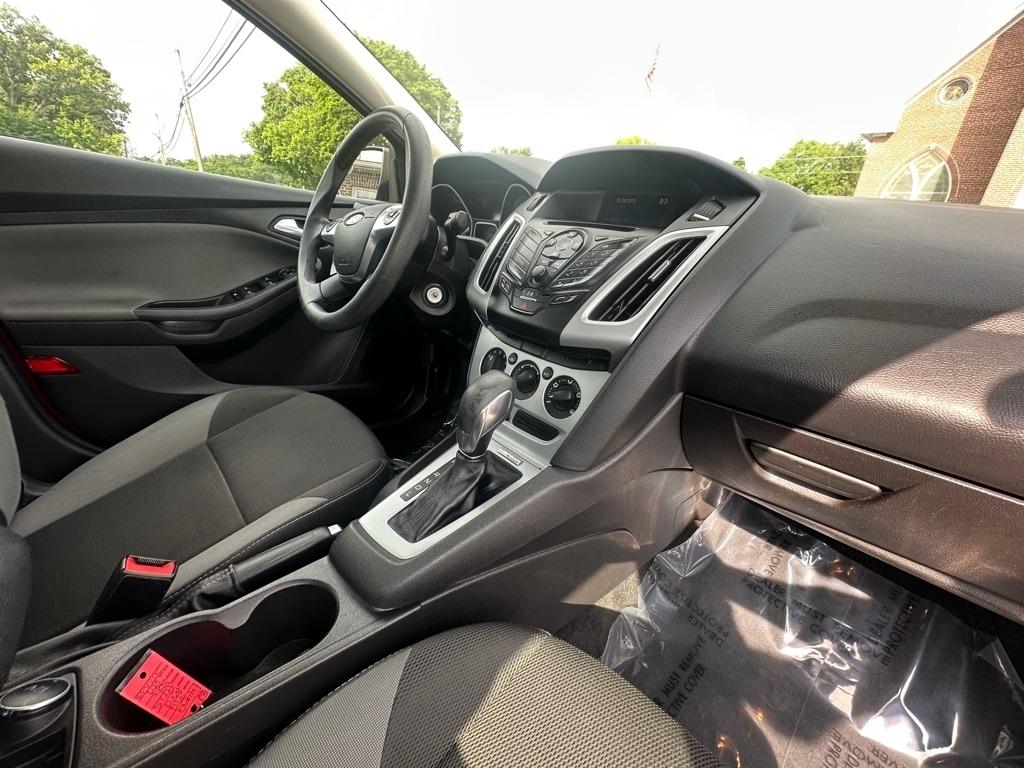 Ford Focus SE Sedan 2014
