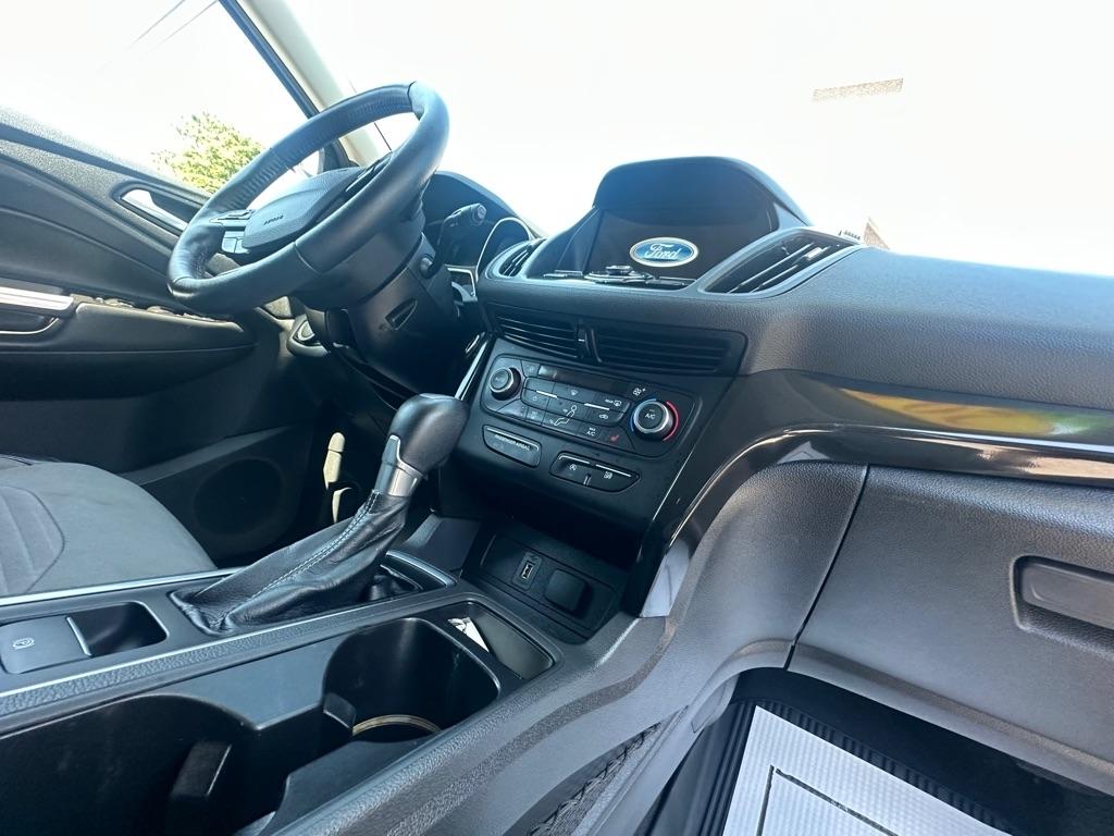 Ford Escape Titanium 4WD 2017