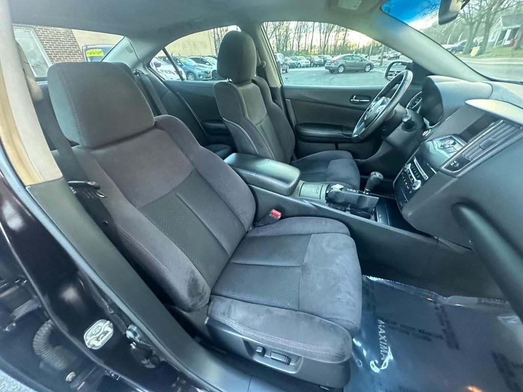 Nissan Maxima S 2014