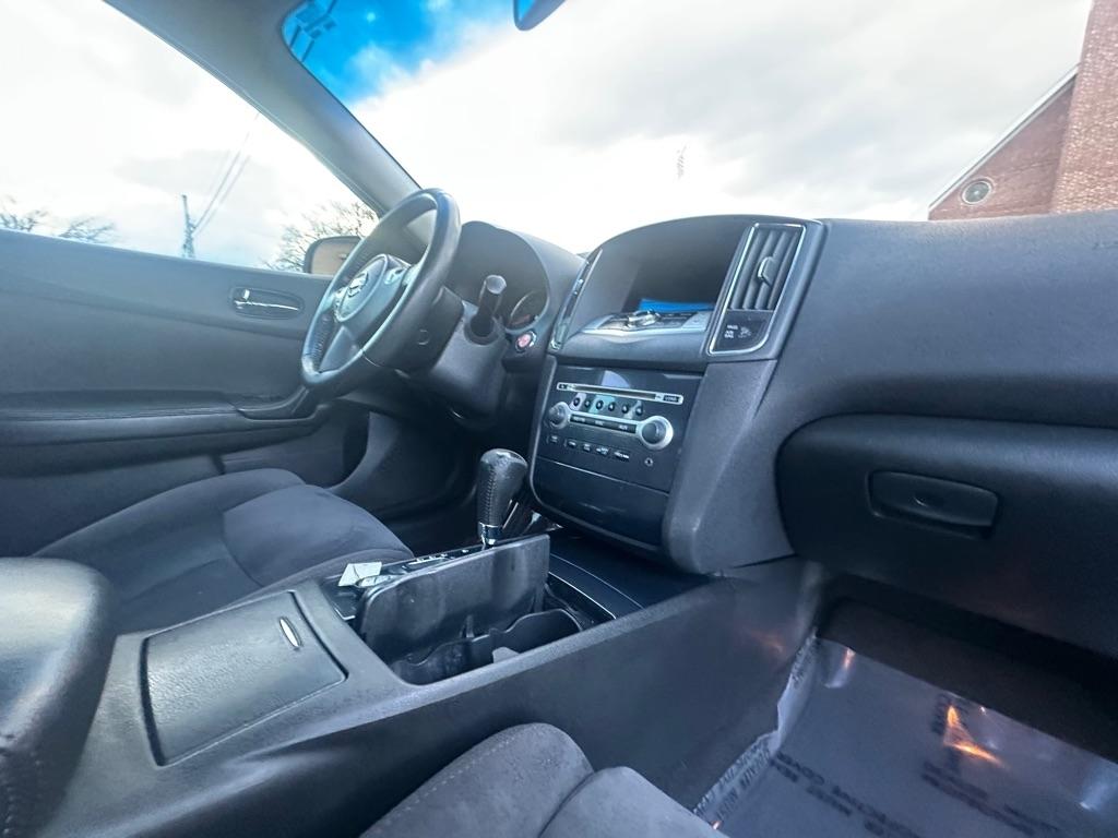 Nissan Maxima S 2014