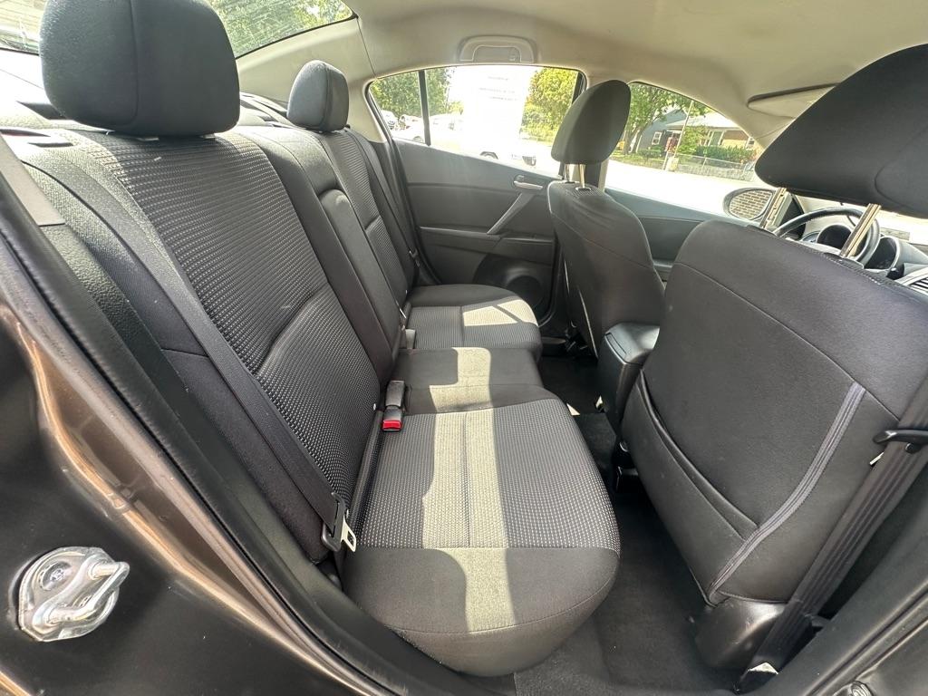 Mazda MAZDA3 i Touring AT 4-Door 2013