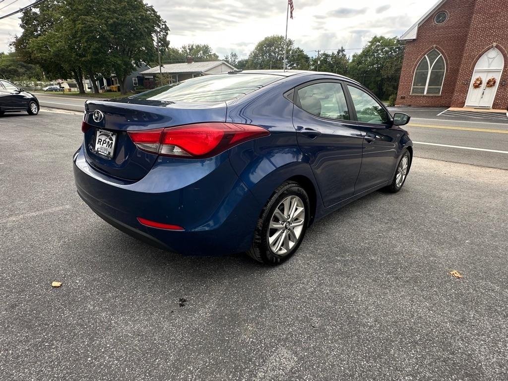 Hyundai Elantra SE 6AT 2016