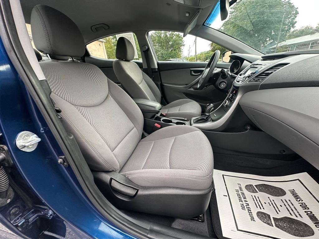 Hyundai Elantra SE 6AT 2016