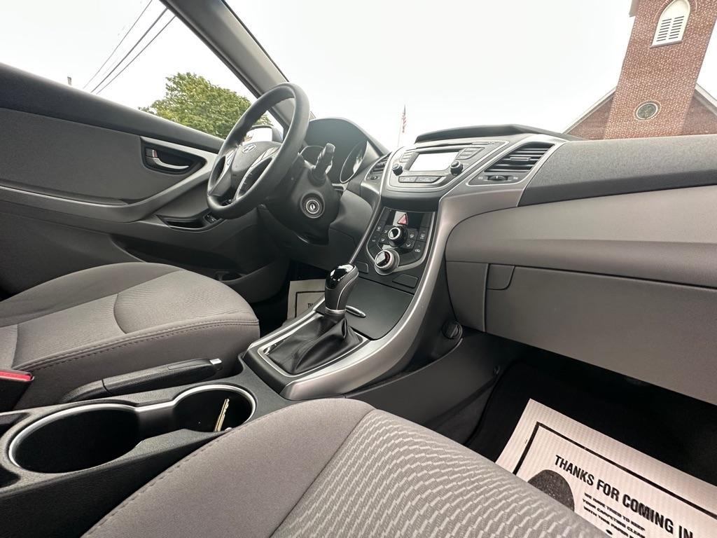 Hyundai Elantra SE 6AT 2016