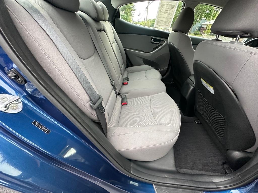 Hyundai Elantra SE 6AT 2016