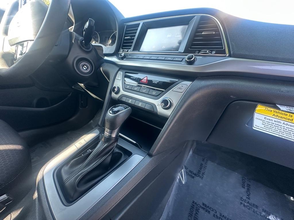Hyundai Elantra SE 6AT 2018