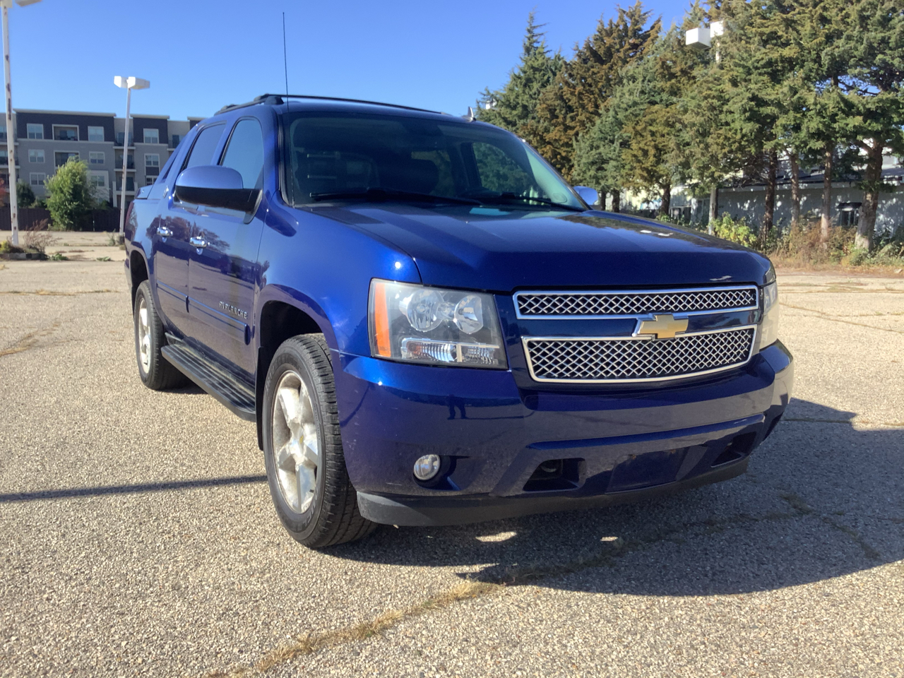 Chevrolet Avalanche LS 4WD 2013